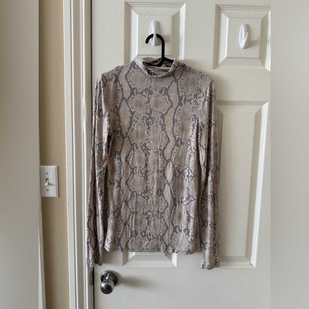 Babaton Aritzia Larry Snake Print Long Sleeve Mock Neck Top Size Small